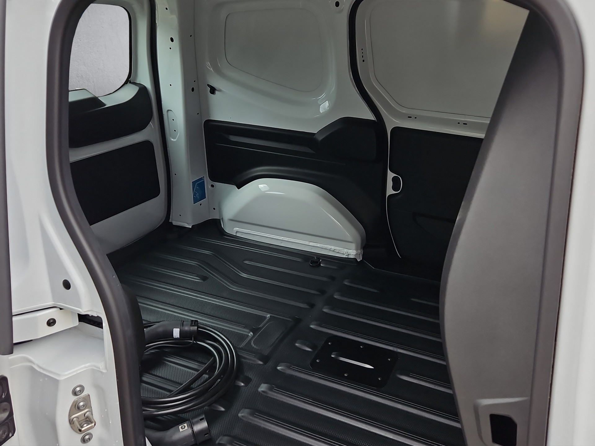 NISSAN Townstar 45kWh Tekna-image-19