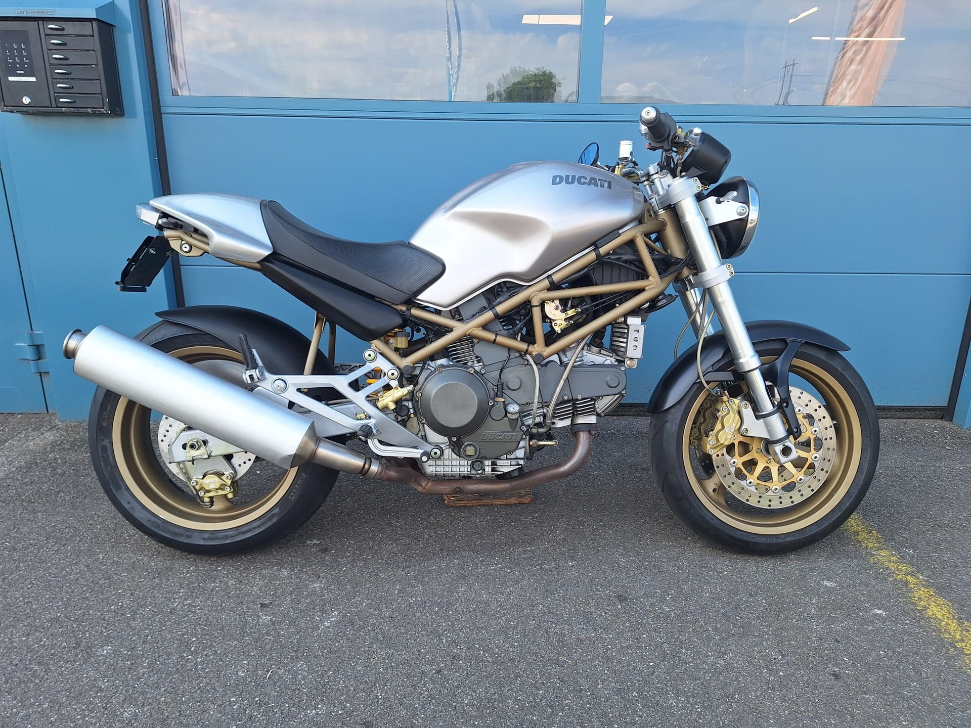 DUCATI Monster 900 i.e.-image-0