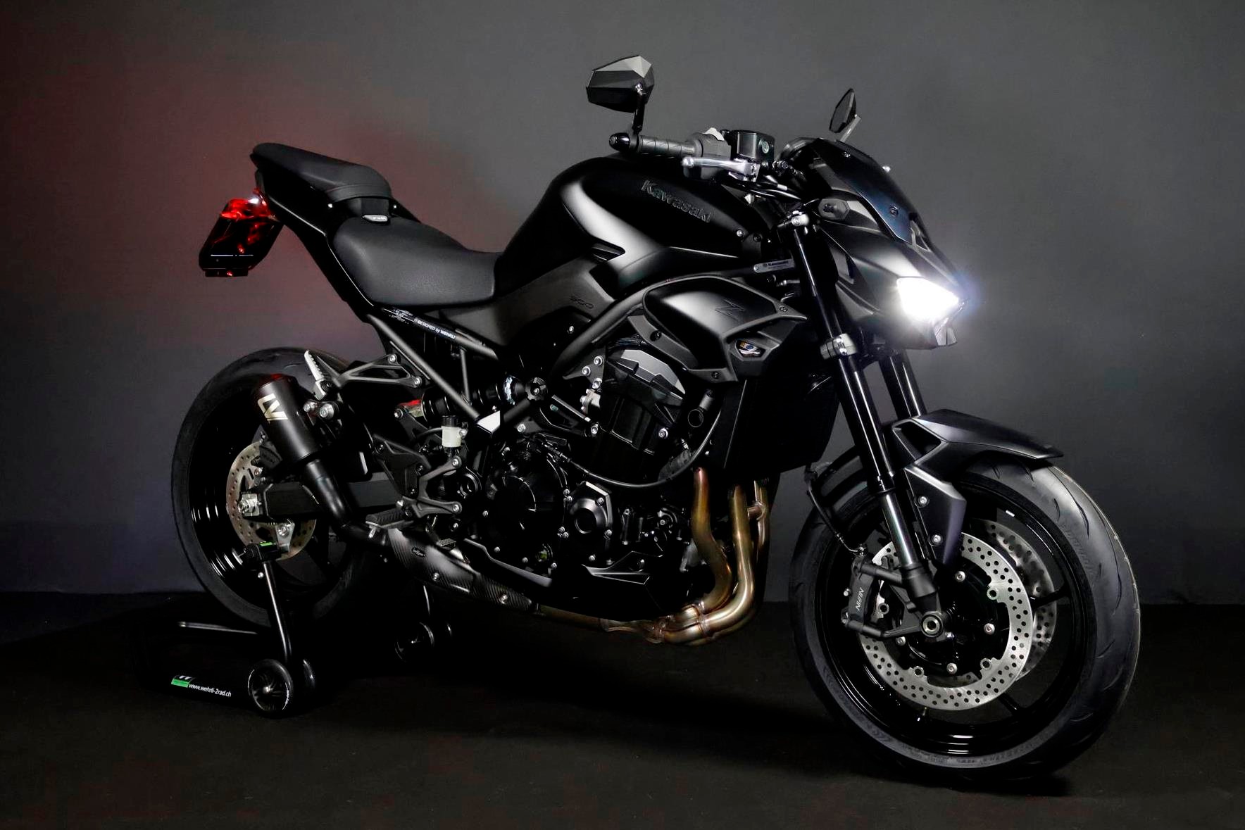KAWASAKI Z 900 (91/70/35 KW) *Black Edition* Level 3-image-1