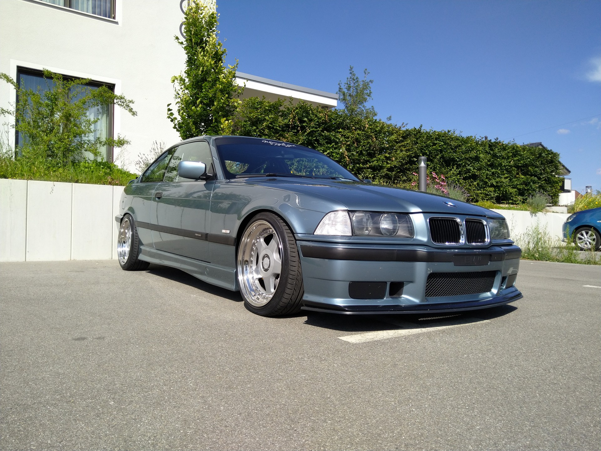 BMW 328i-image-3