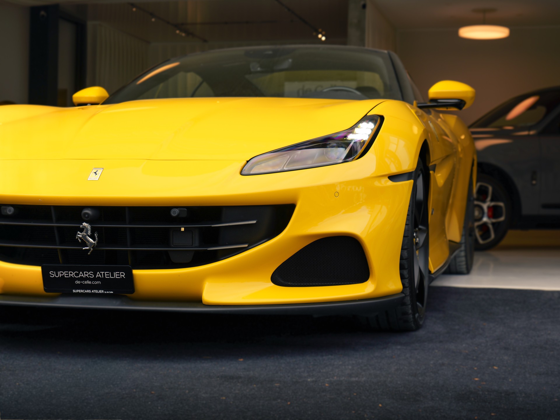 FERRARI Portofino M-showroom-element-2