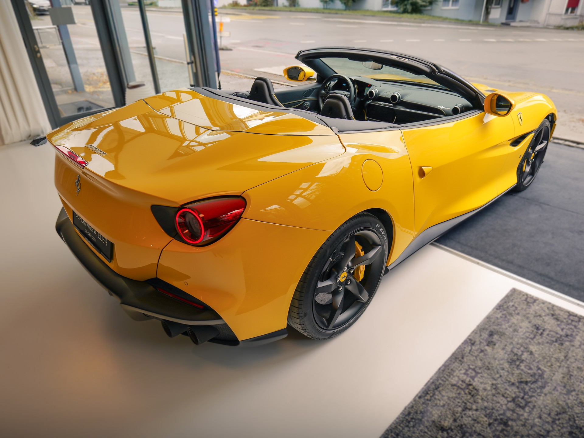 FERRARI Portofino M-image-5