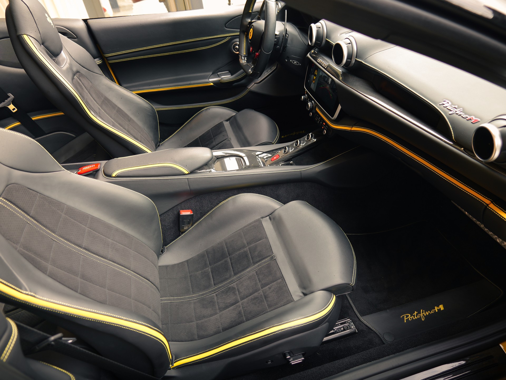FERRARI Portofino M-image-11