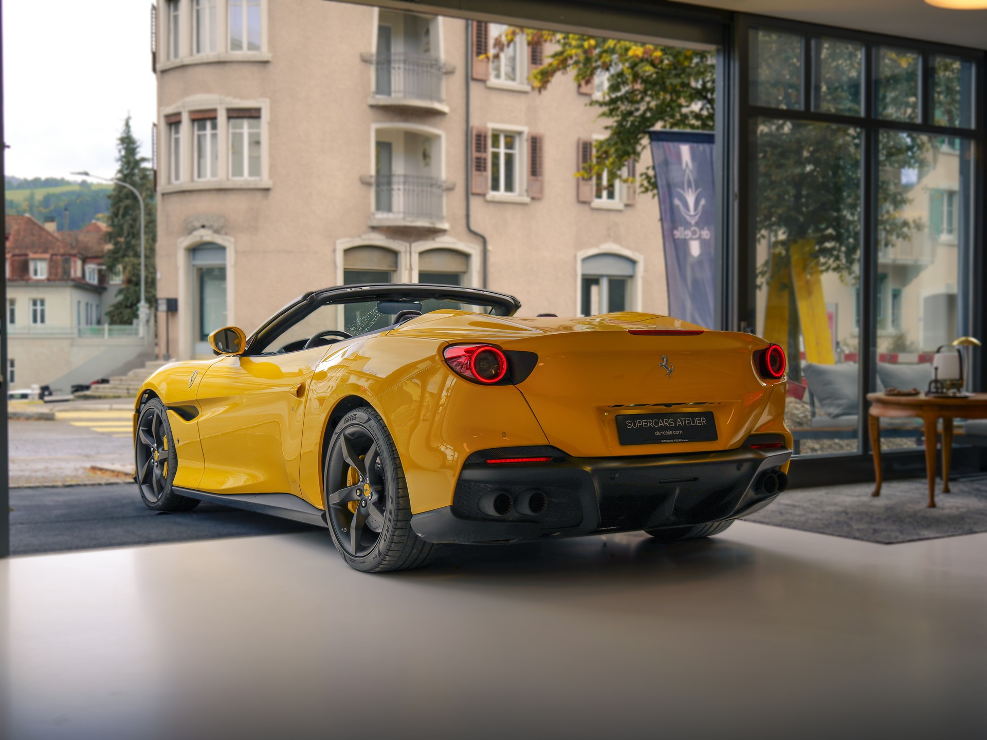 FERRARI Portofino M-image-4