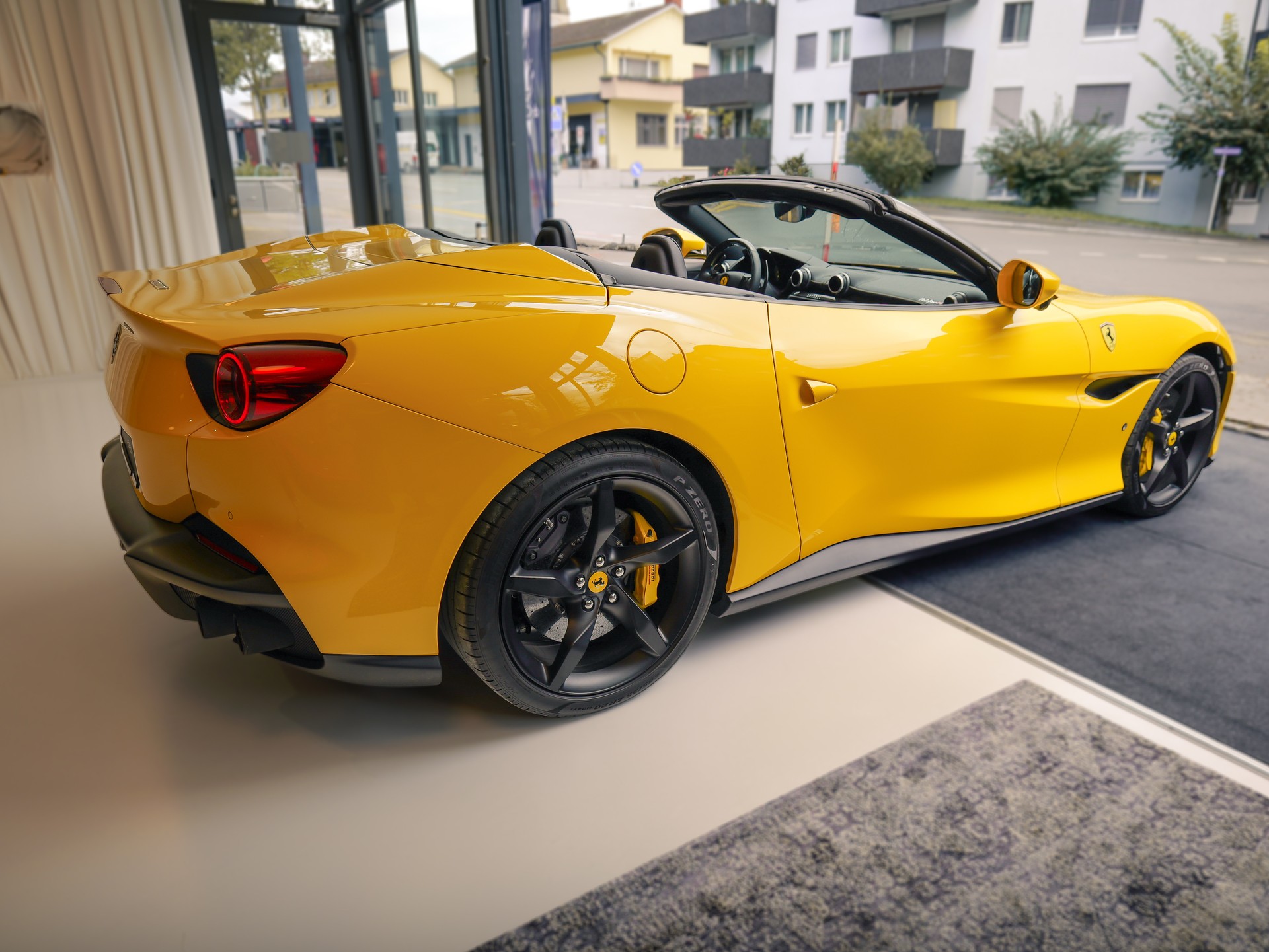 FERRARI Portofino M-image-6
