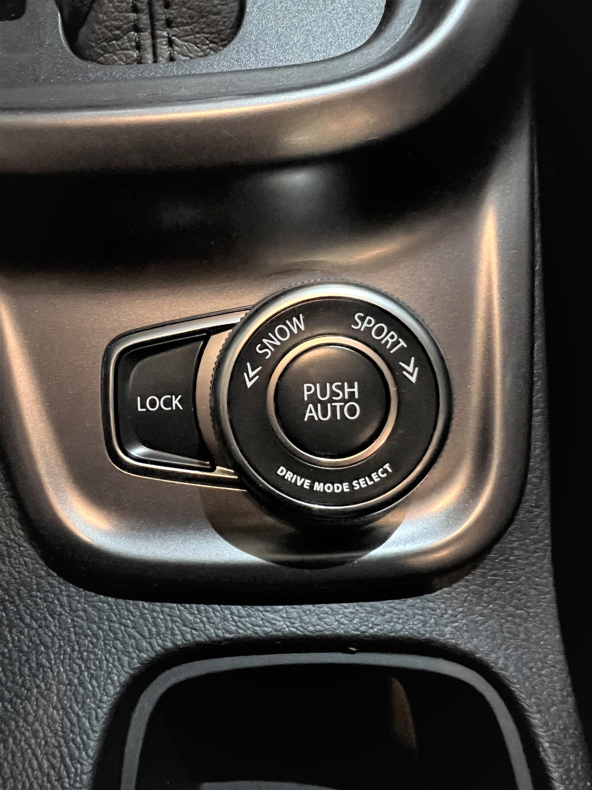 SUZUKI S-Cross 1.4 T Sakura Top Hybrid 4x4-image-12