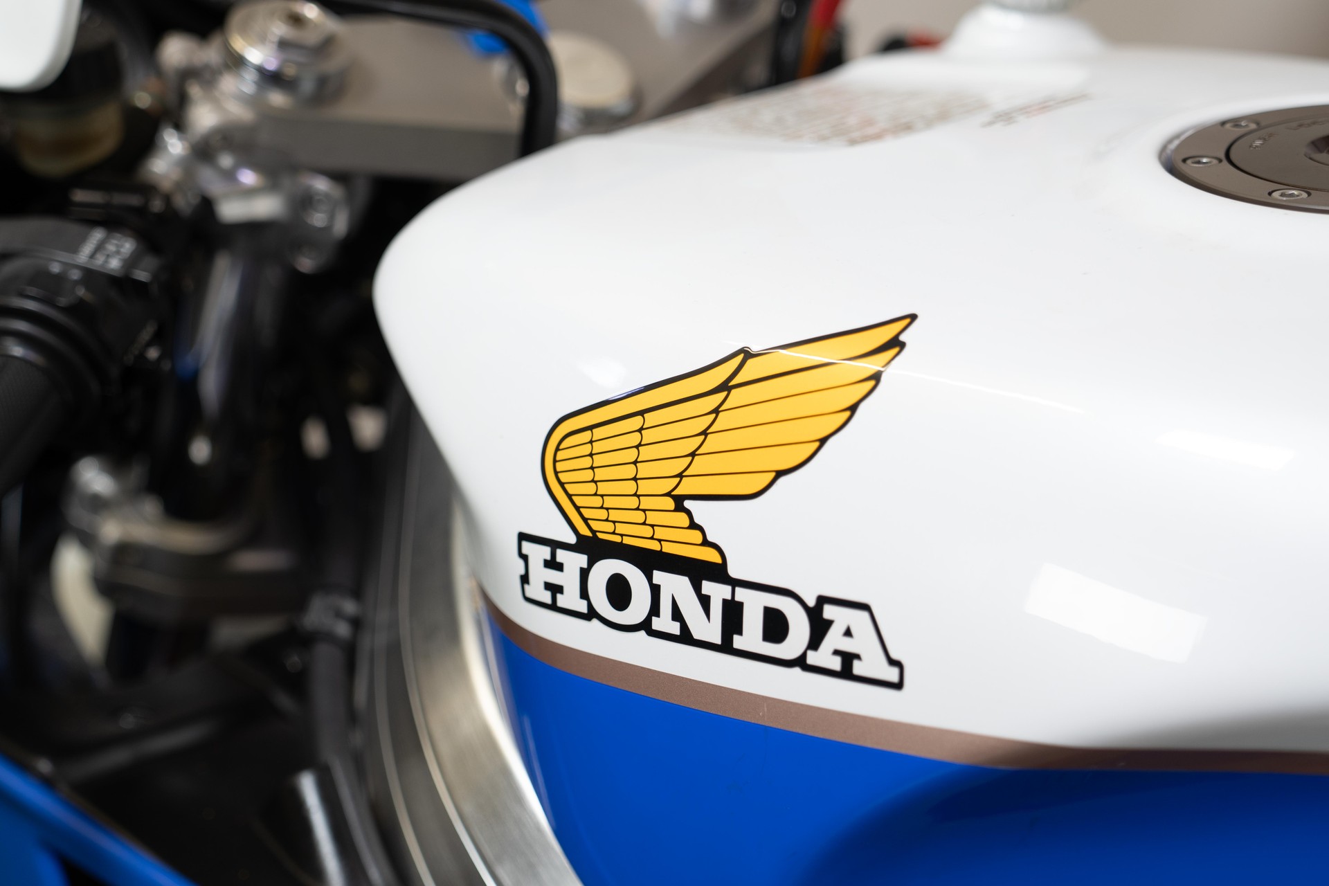 HONDA VFR 750 R-image-9