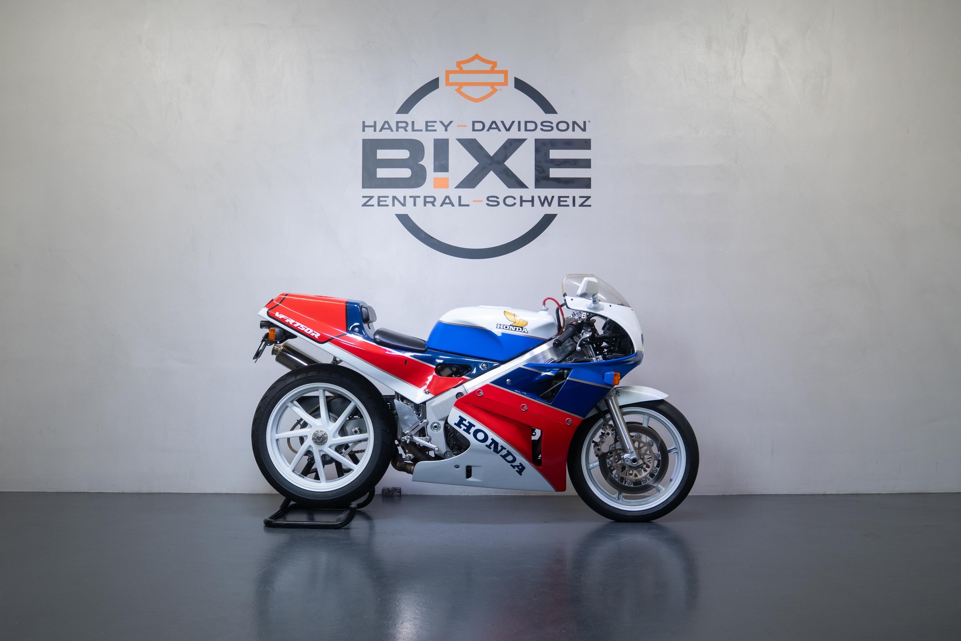 HONDA VFR 750 R-image-0