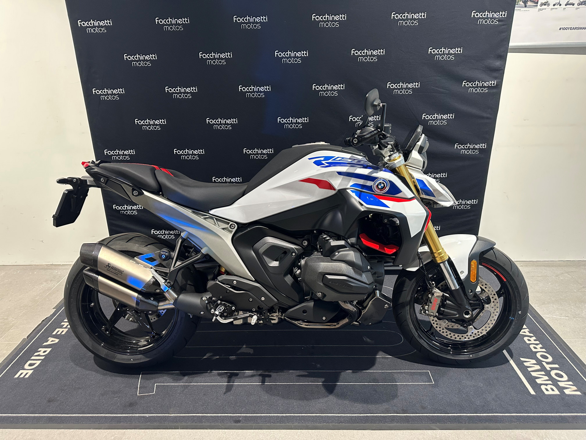 BMW R 1300 R Performance