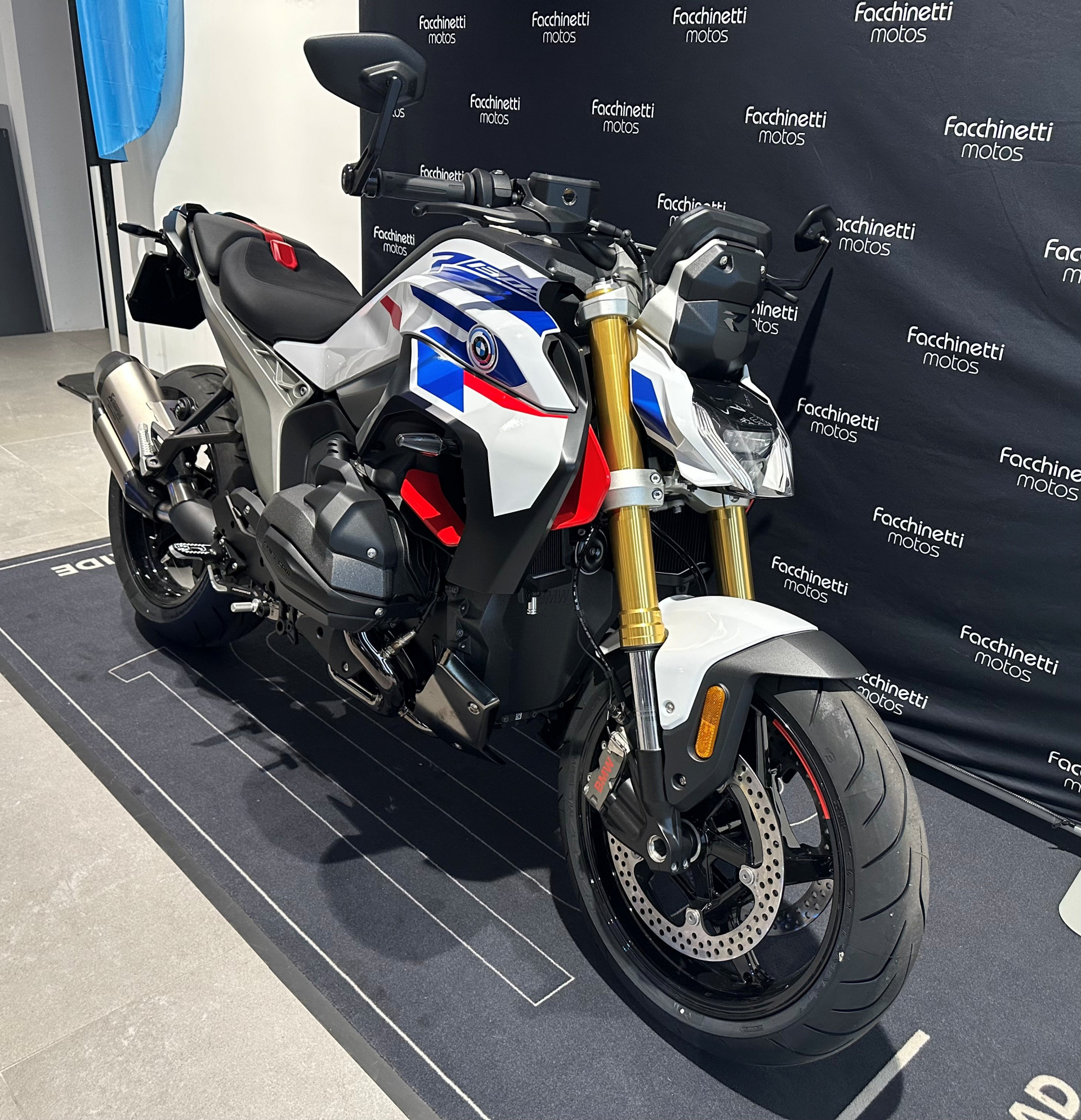 BMW R 1300 R Performance-showroom-element-3