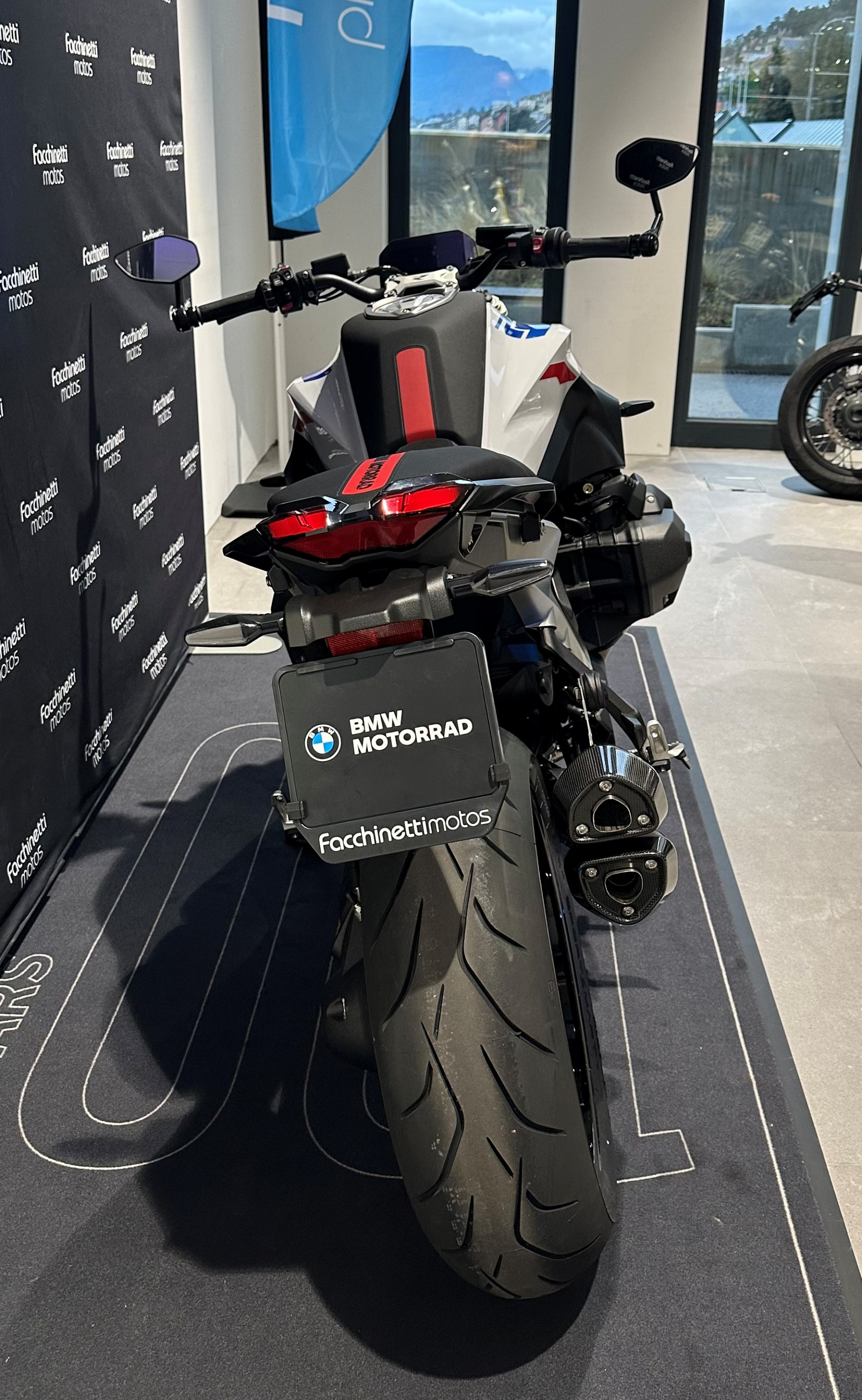 BMW R 1300 R Performance-showroom-element-2
