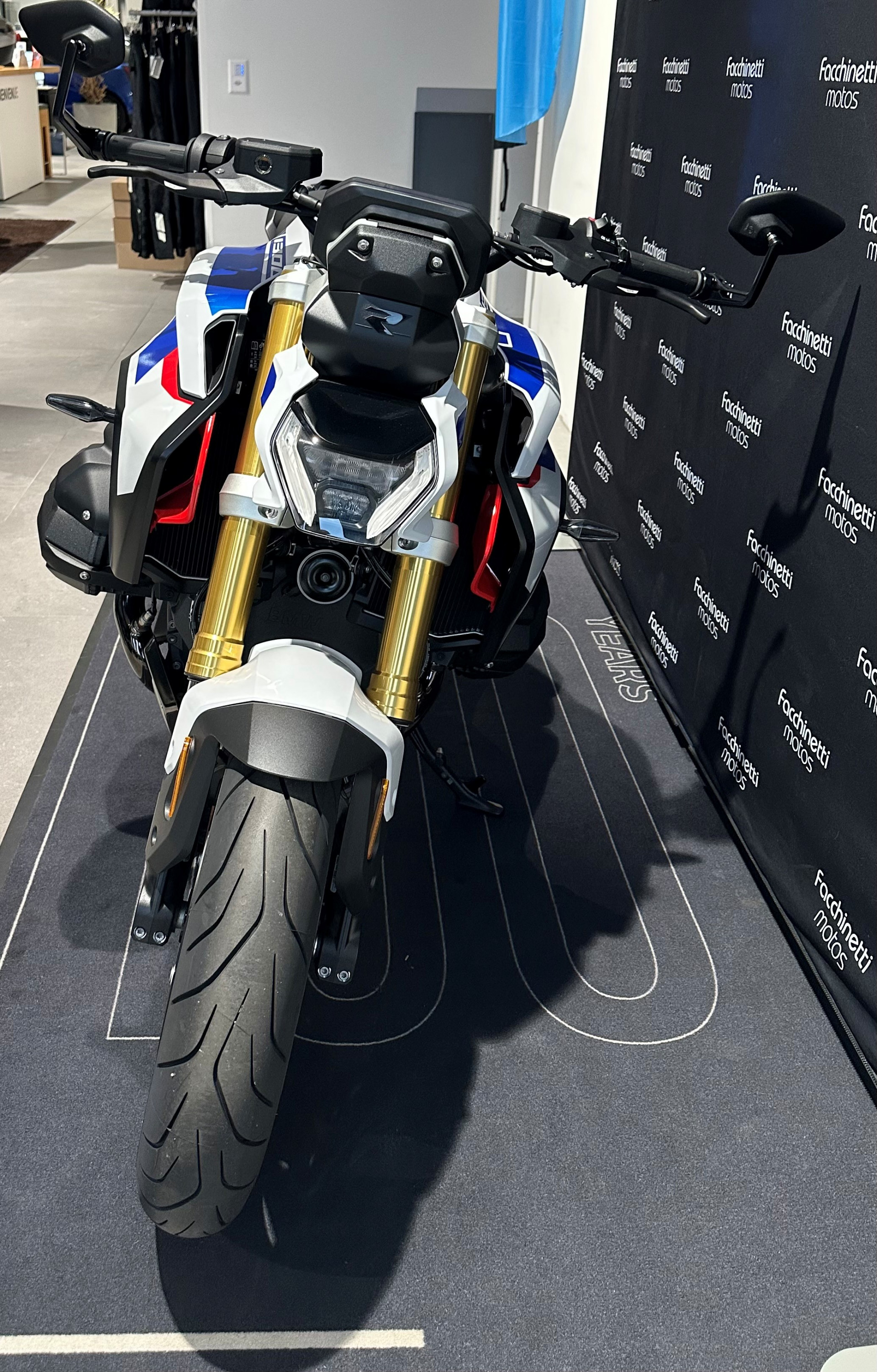 BMW R 1300 R Performance-showroom-element-1