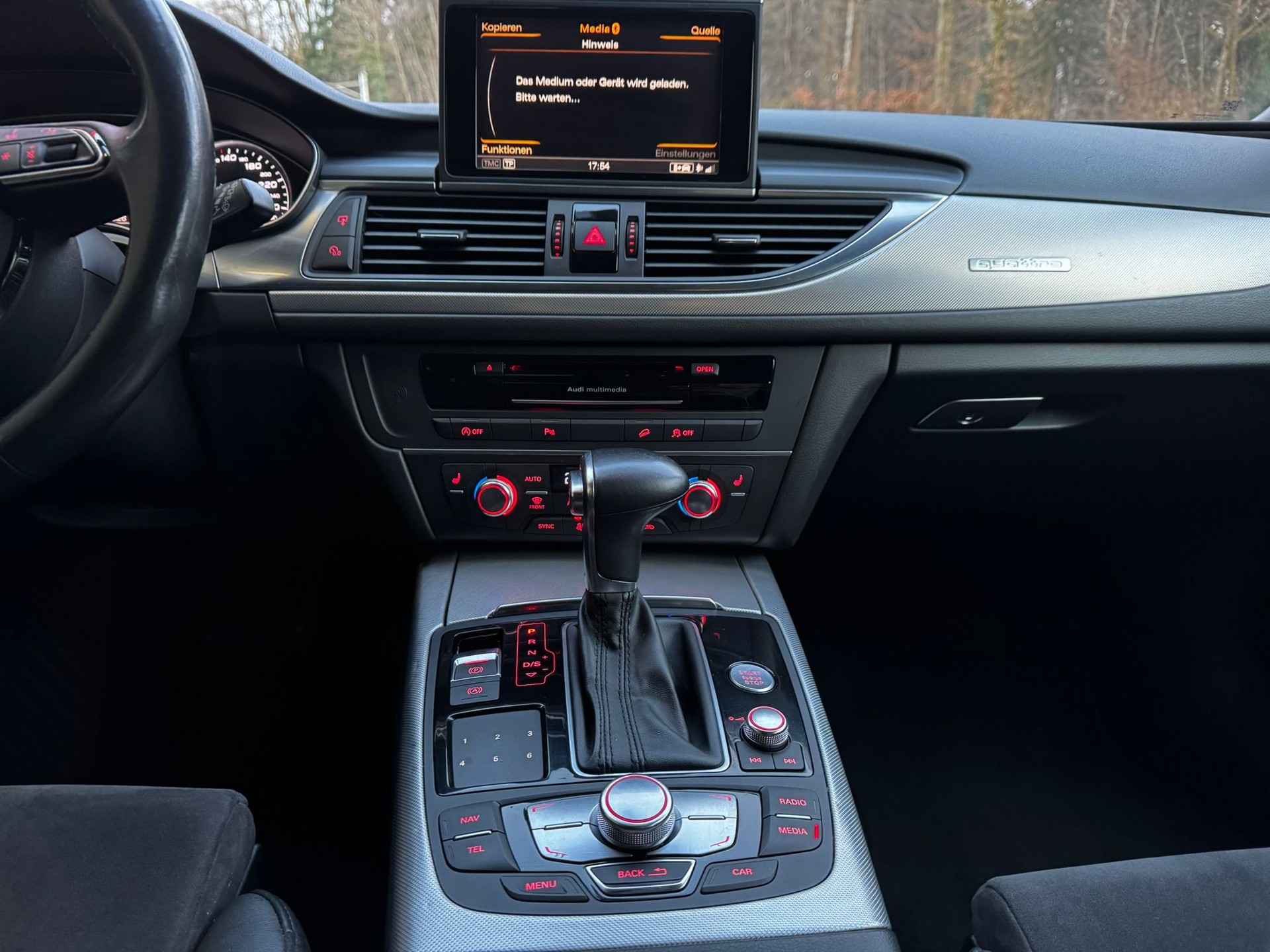 AUDI A6 allroad 3.0 TDI V6 quattro S-tronic-image-12