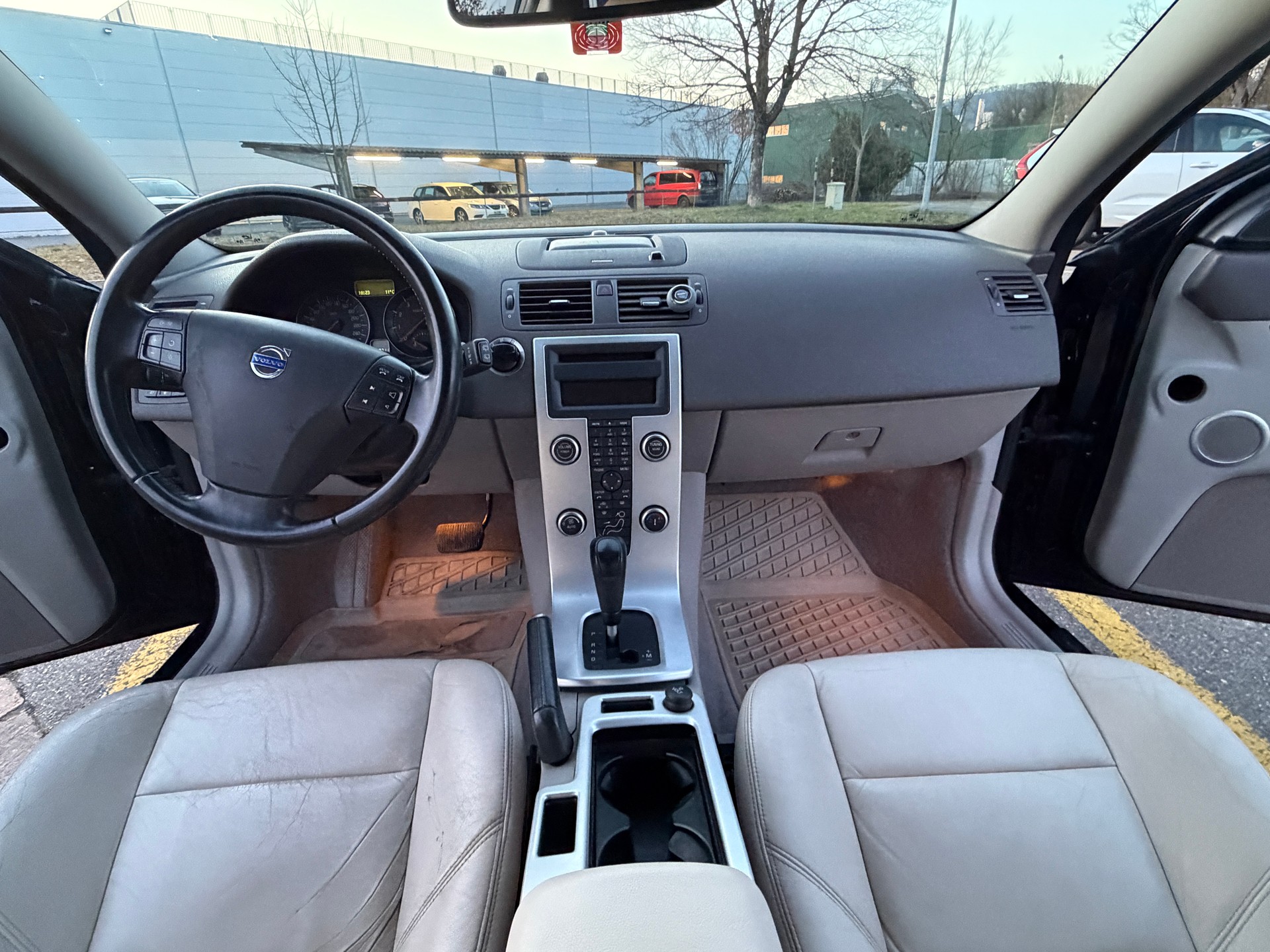 VOLVO V50 T5 AWD Summum Geartronic-image-4
