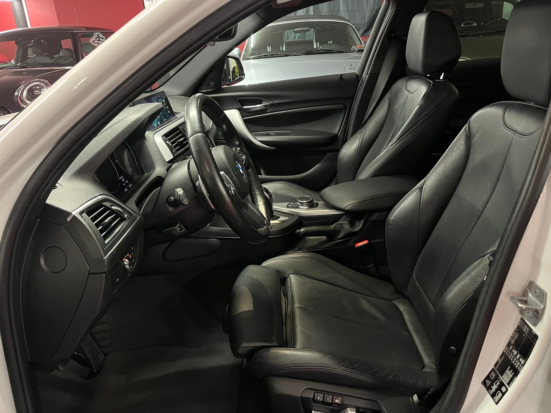 BMW M140i xDrive Steptronic-image-12