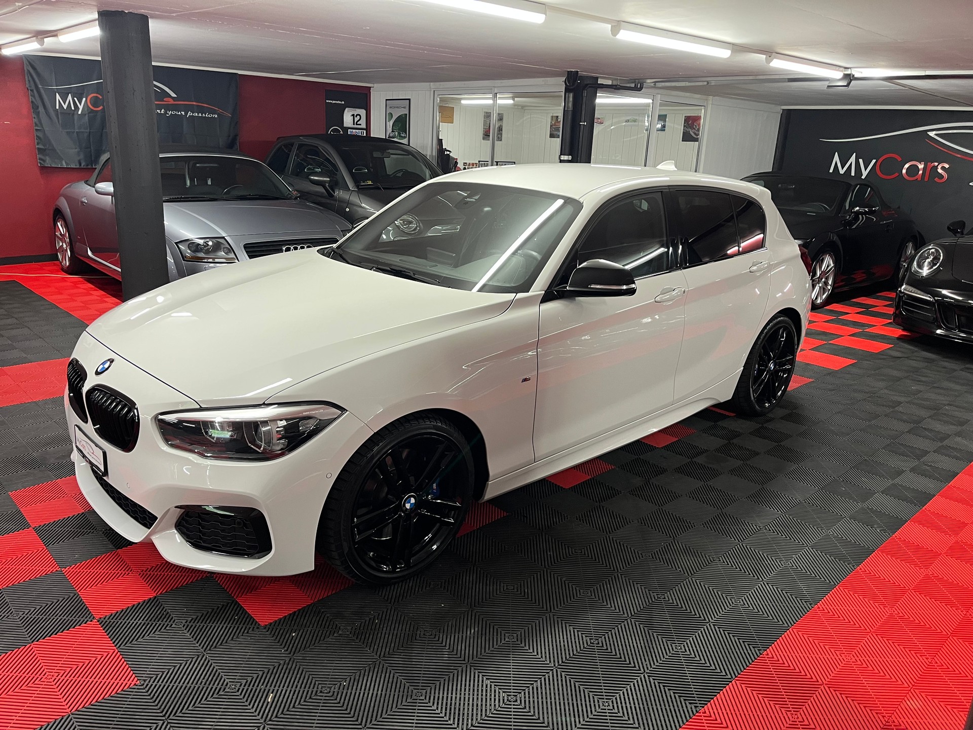 BMW M140i xDrive Steptronic-image-10