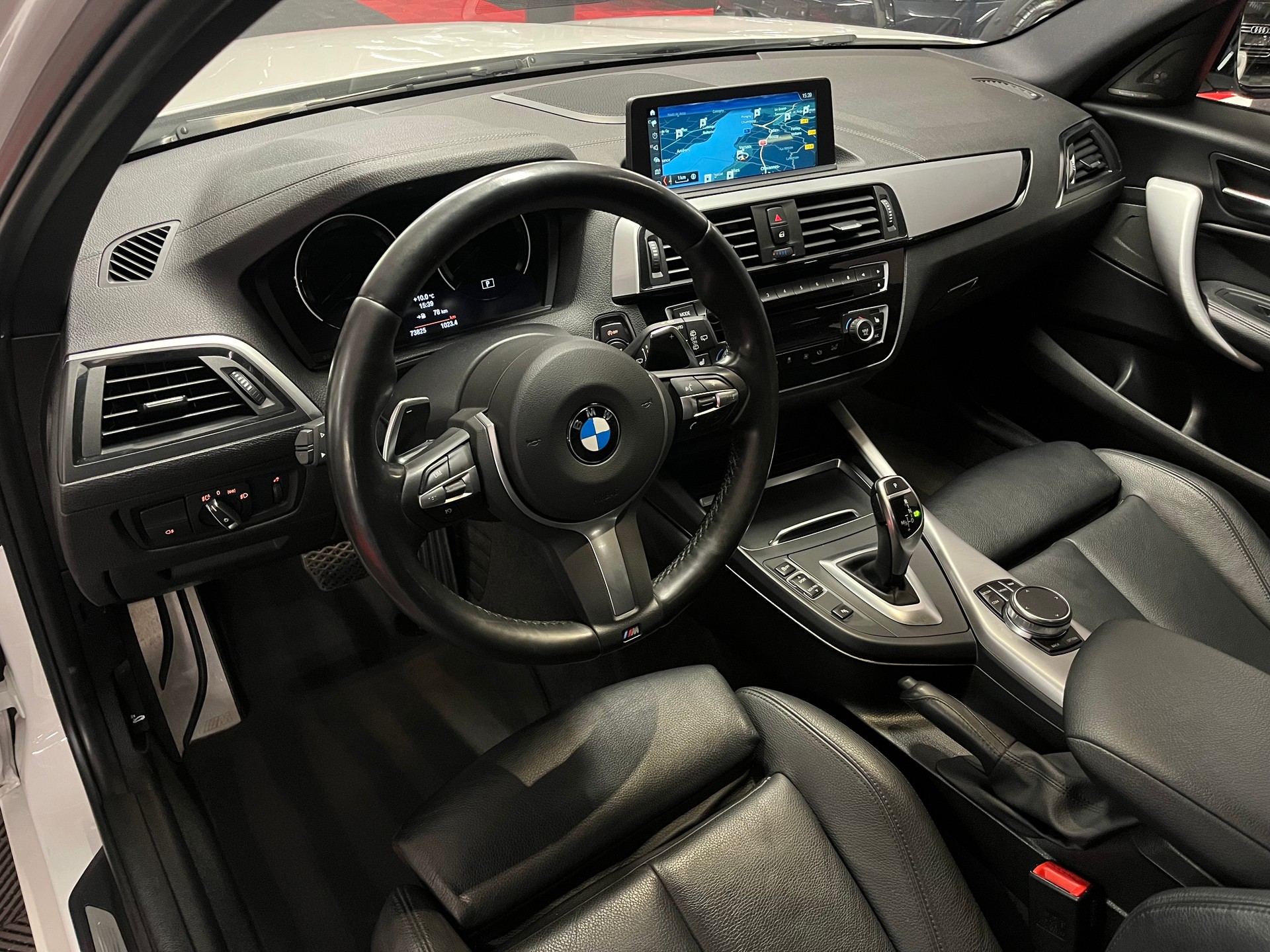 BMW M140i xDrive Steptronic-image-11