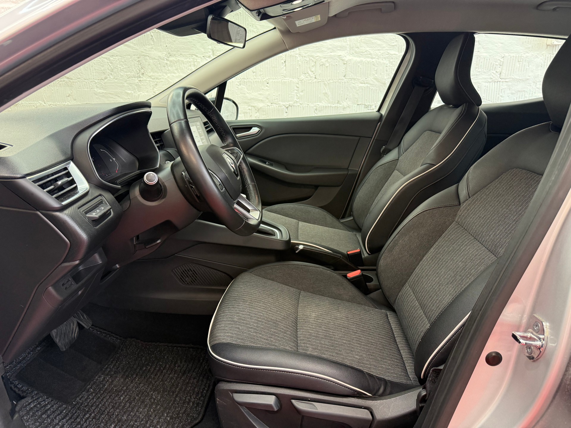 RENAULT Clio 1.3 Intens EDC-showroom-element-3