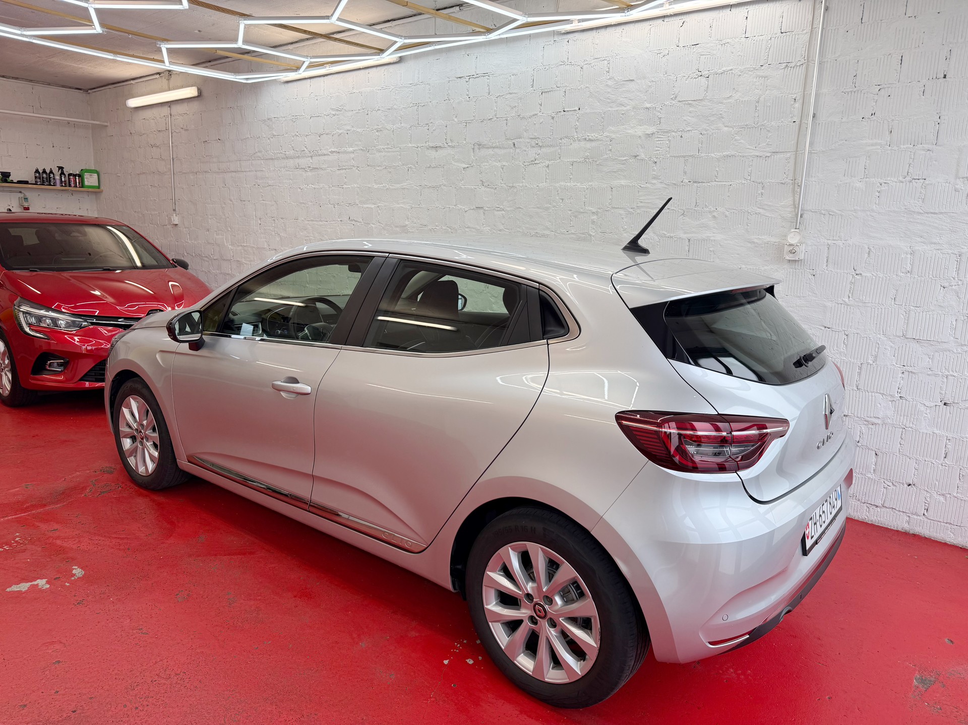 RENAULT Clio 1.3 Intens EDC-showroom-element-2