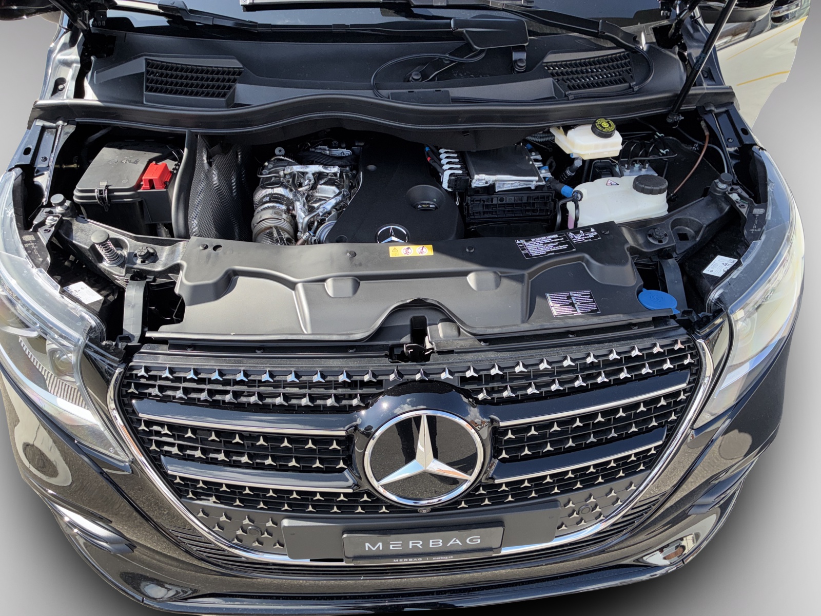 MERCEDES-BENZ V 300 d lang 4Matic Swiss Edition 9G-Tronic-image-16