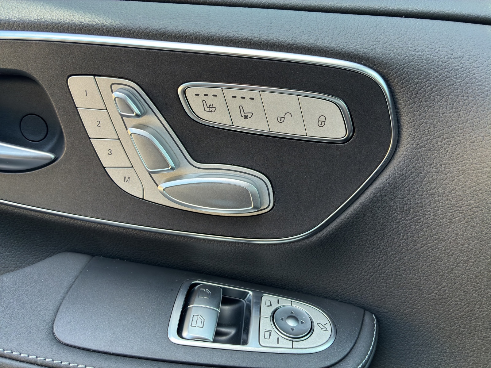 MERCEDES-BENZ V 300 d lang 4Matic Swiss Edition 9G-Tronic-image-14
