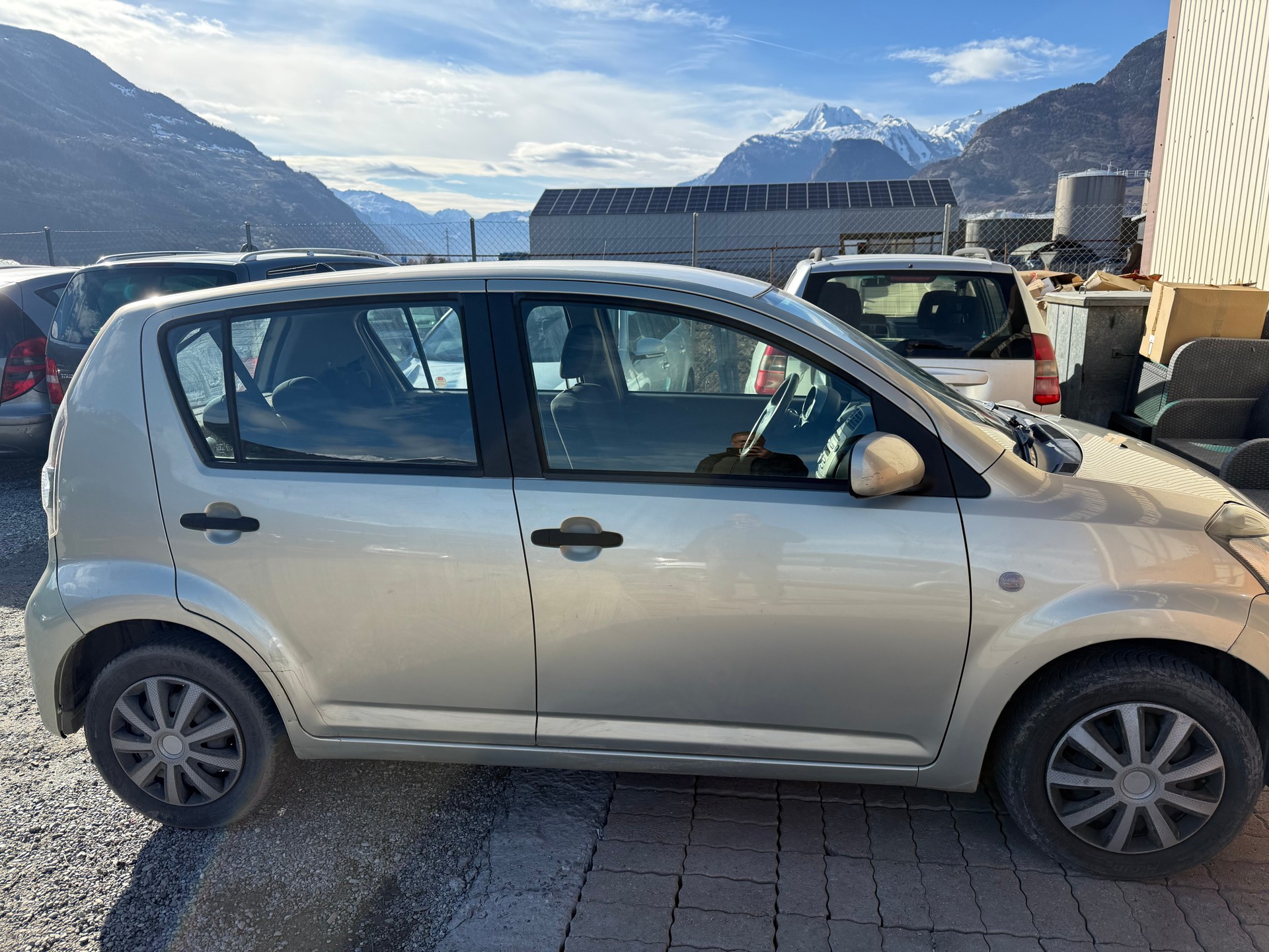 DAIHATSU SIRION-image-1