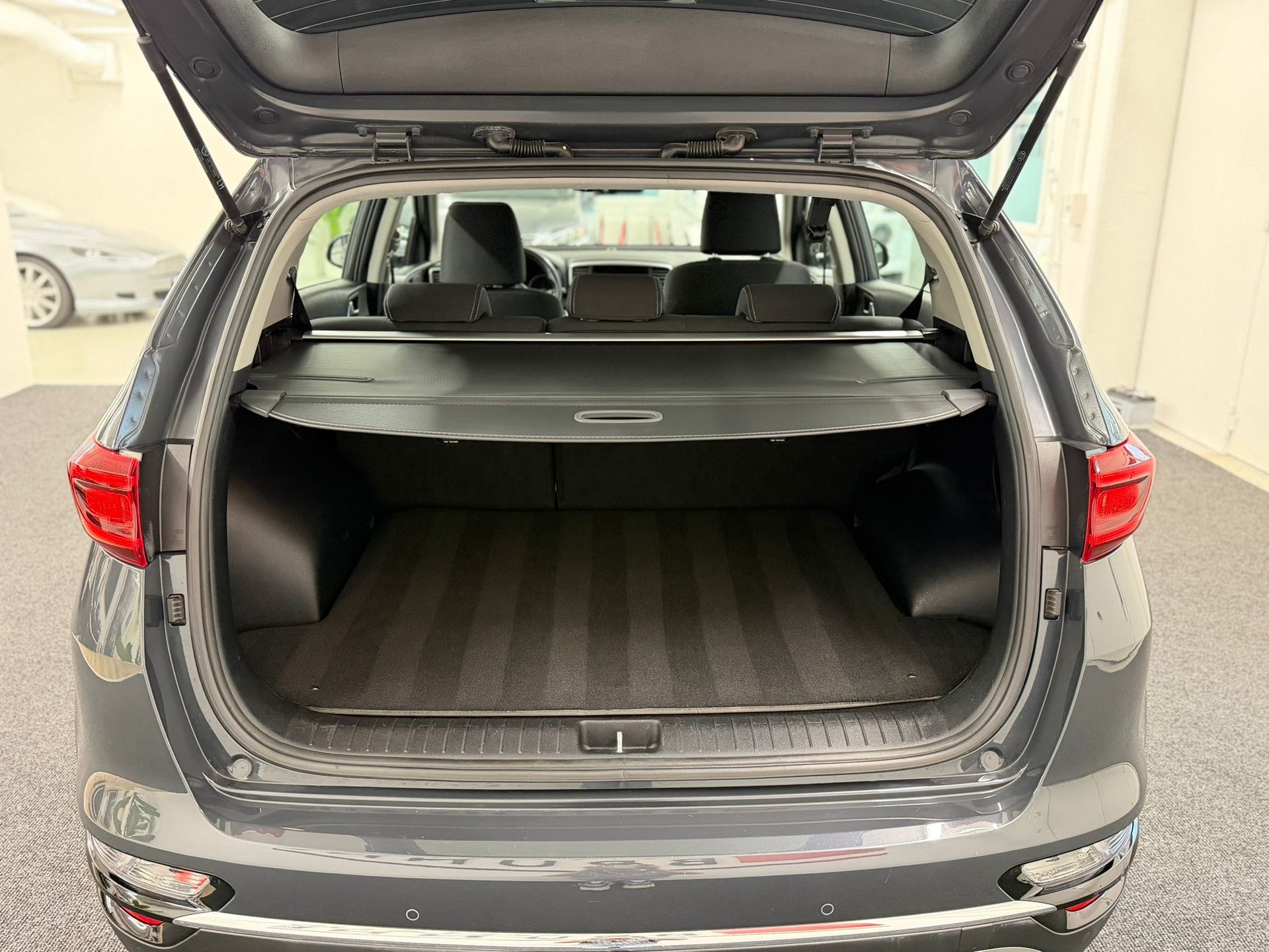 KIA Sportage 1.6CRDi Mild Hybrid Power 2020 4WD Automat-image-6