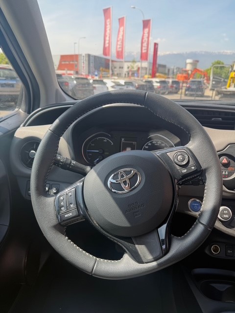 TOYOTA Yaris 1.5 VVT-i Hybrid Comfort e-CVT-image-11