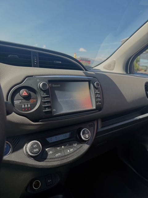TOYOTA Yaris 1.5 VVT-i Hybrid Comfort e-CVT-image-12