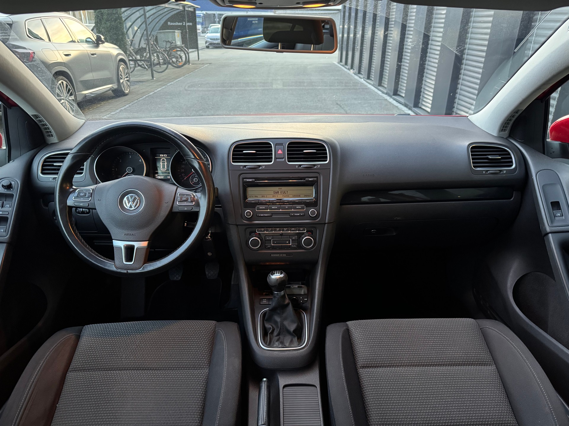 VW Golf 2.0 TDI Highline 4Motion-image-12
