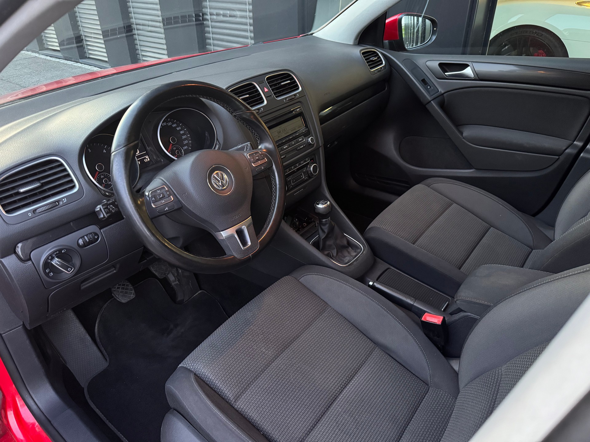 VW Golf 2.0 TDI Highline 4Motion-image-11