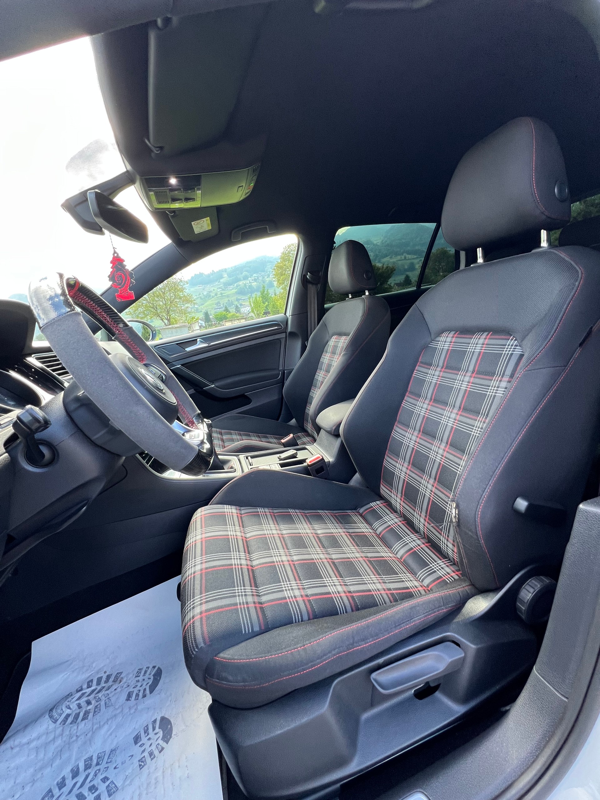 VW Golf 2.0 TSI GTI (CHF 209.85/Monat)-image-9