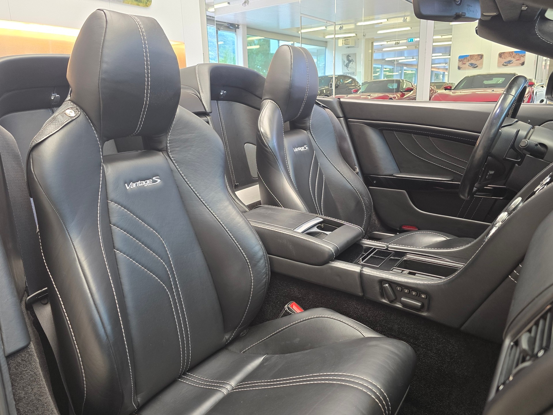 ASTON MARTIN V8 Vantage 4.7 S-image-13