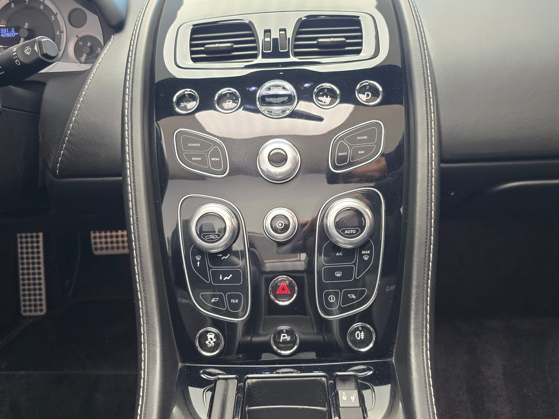 ASTON MARTIN V8 Vantage 4.7 S-image-15