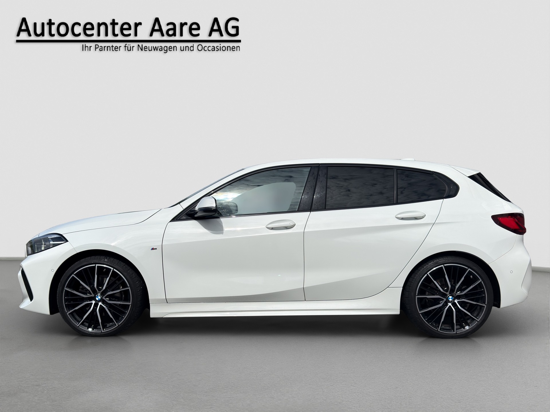 BMW 118d Steptronic M Sport-showroom-element-3