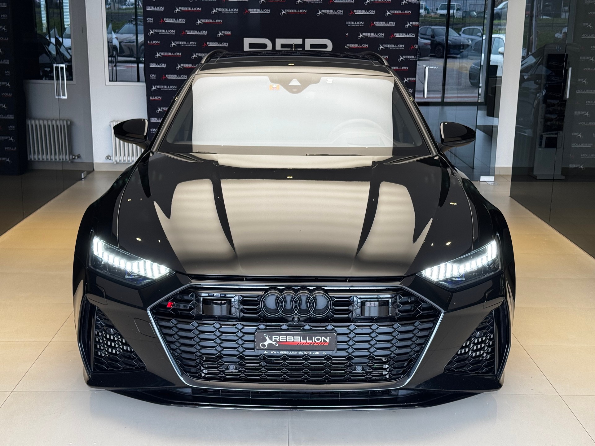 AUDI RS6 Avant 4.0 TFSI V8 quattro-showroom-element-1