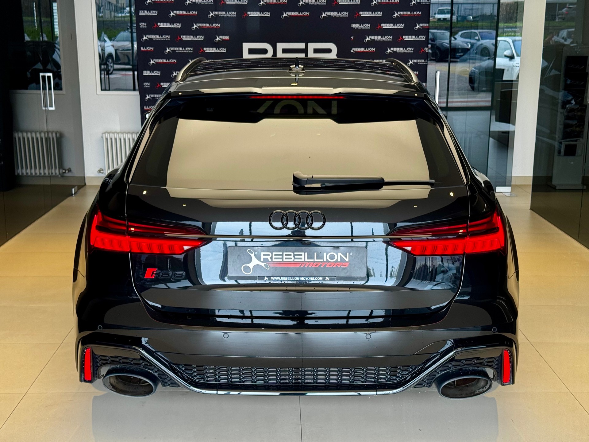 AUDI RS6 Avant 4.0 TFSI V8 quattro-showroom-element-3