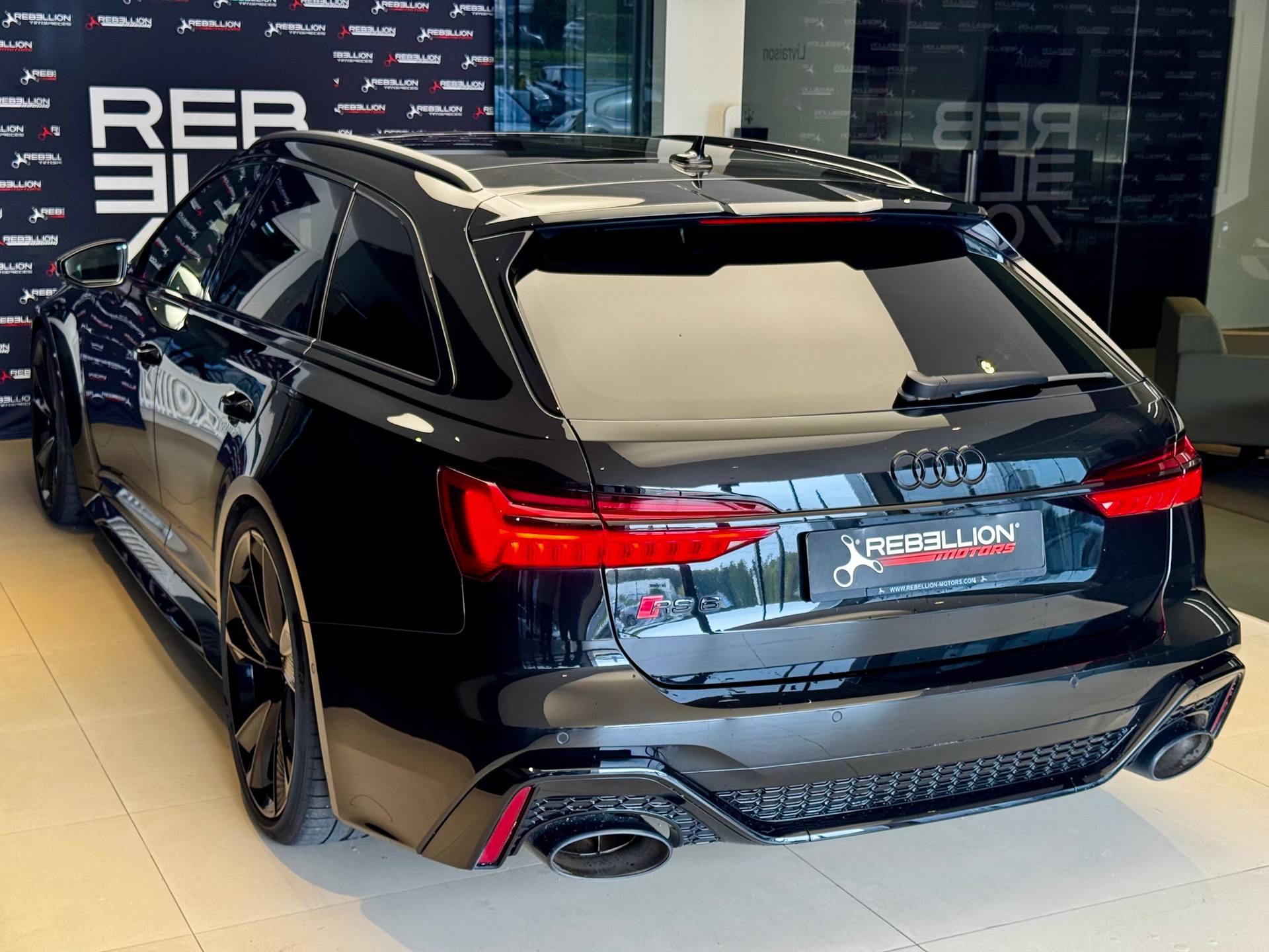 AUDI RS6 Avant 4.0 TFSI V8 quattro-image-4