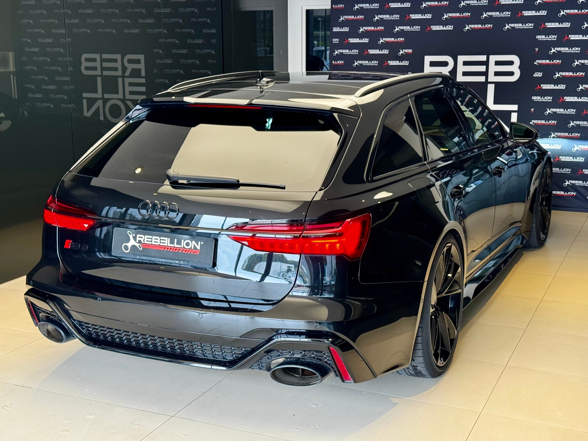 AUDI RS6 Avant 4.0 TFSI V8 quattro-showroom-element-2