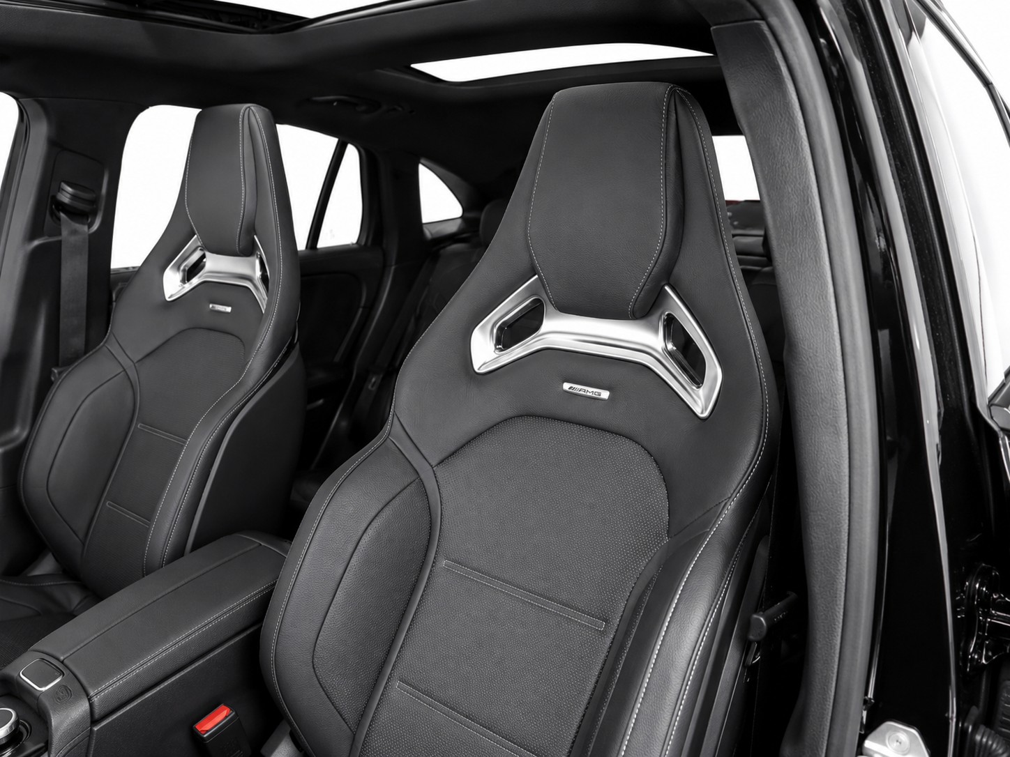 MERCEDES-BENZ GLA 45 S AMG 4matic+ Schalensitze CH Fahrzeug-image-7