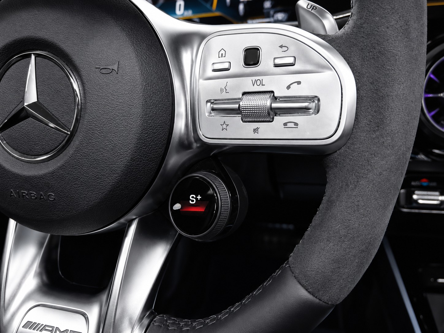 MERCEDES-BENZ GLA 45 S AMG 4matic+ Schalensitze CH Fahrzeug-image-21