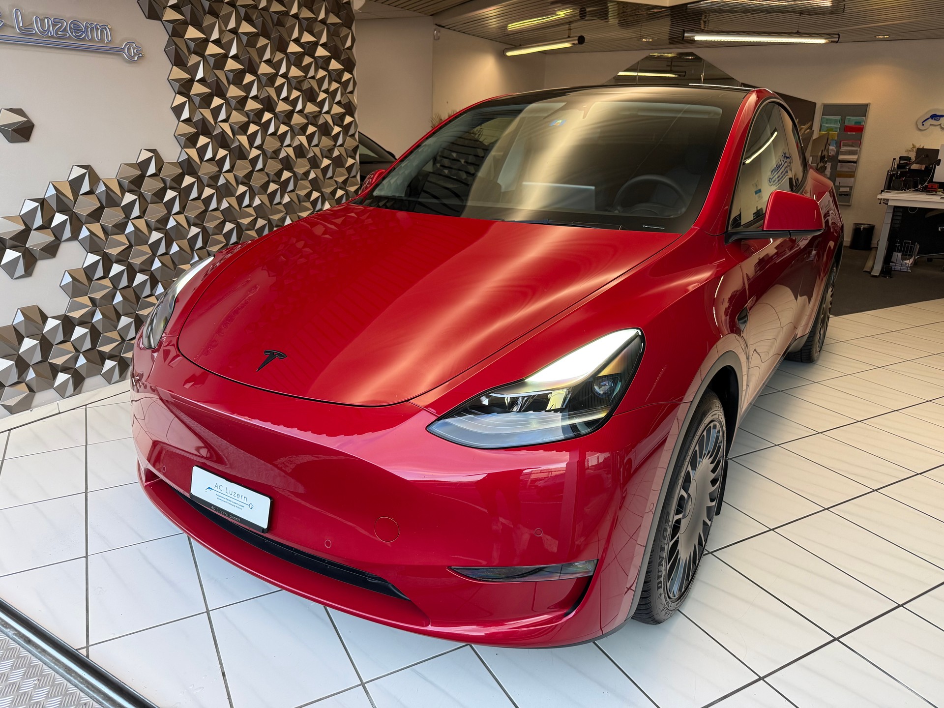 TESLA Model Y Long Range