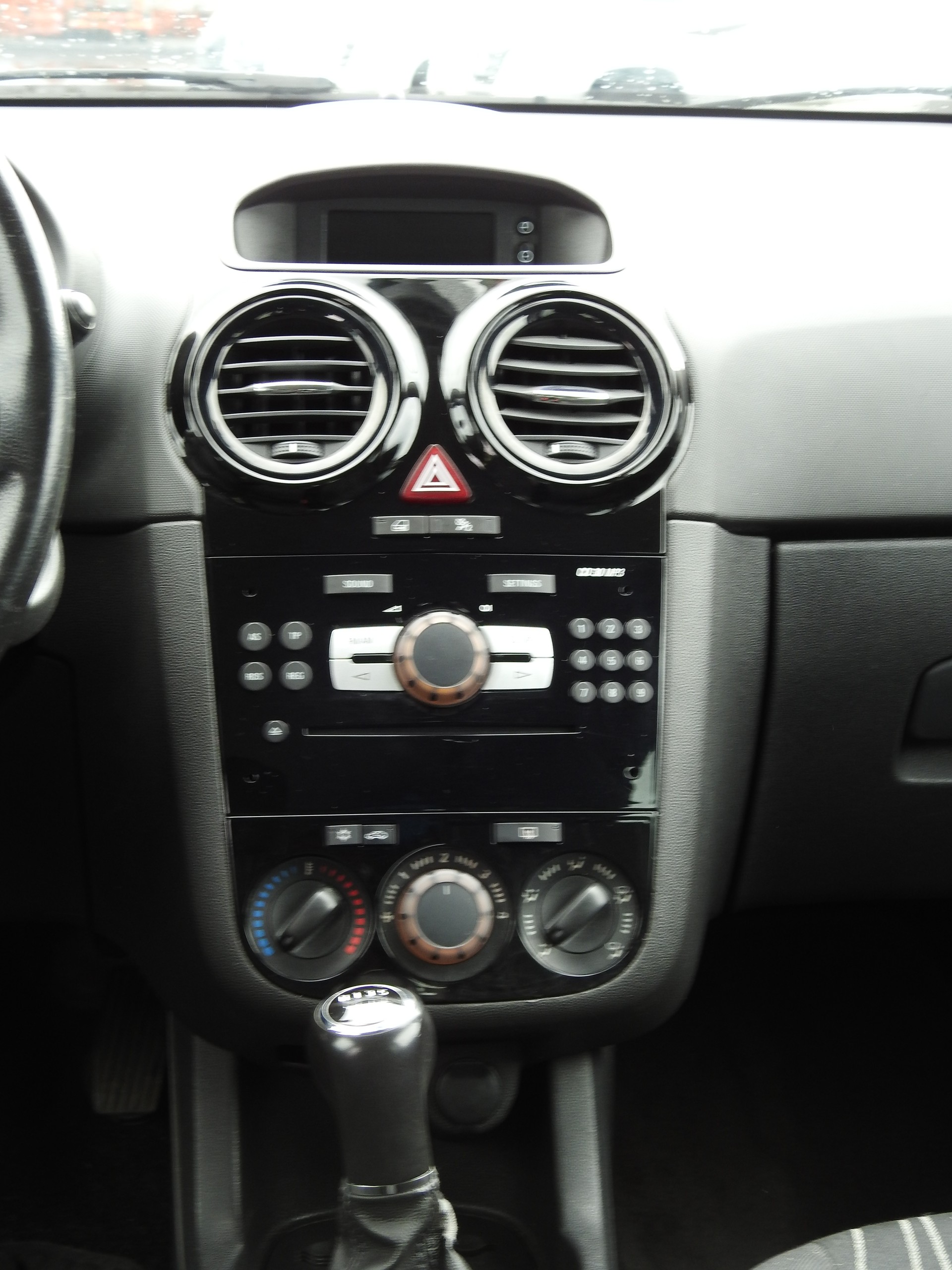 OPEL Corsa 1.4 TP Color Edition-image-15