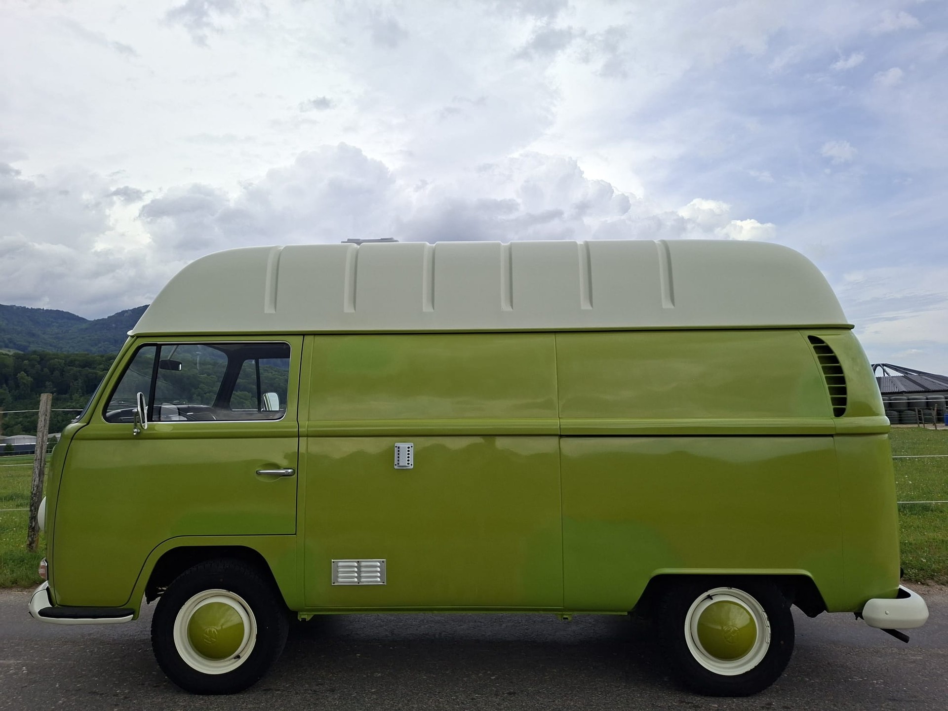 VW Typ 2 Bus-image-2
