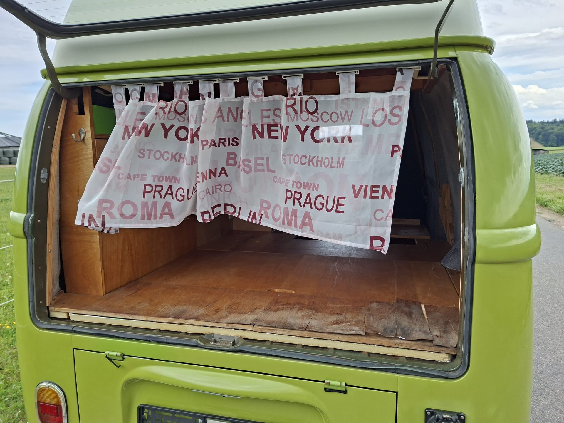 VW Typ 2 Bus-image-11