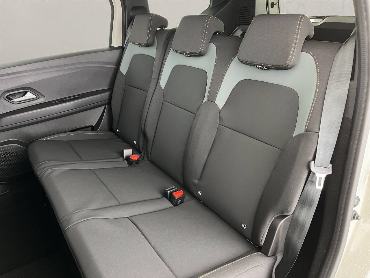 DACIA Jogger 1.0 TCe Extreme-image-16