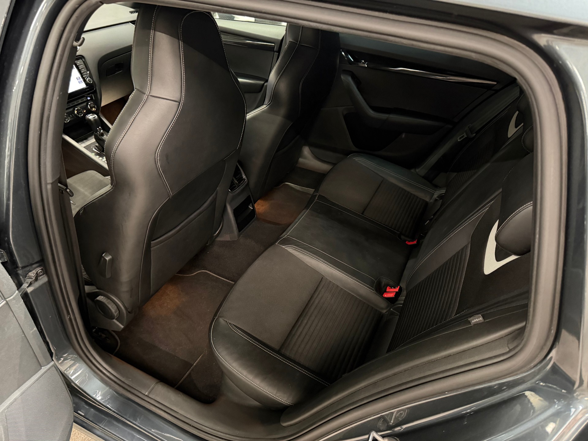 SKODA Octavia Combi 2.0 TSI RS DSG-image-10