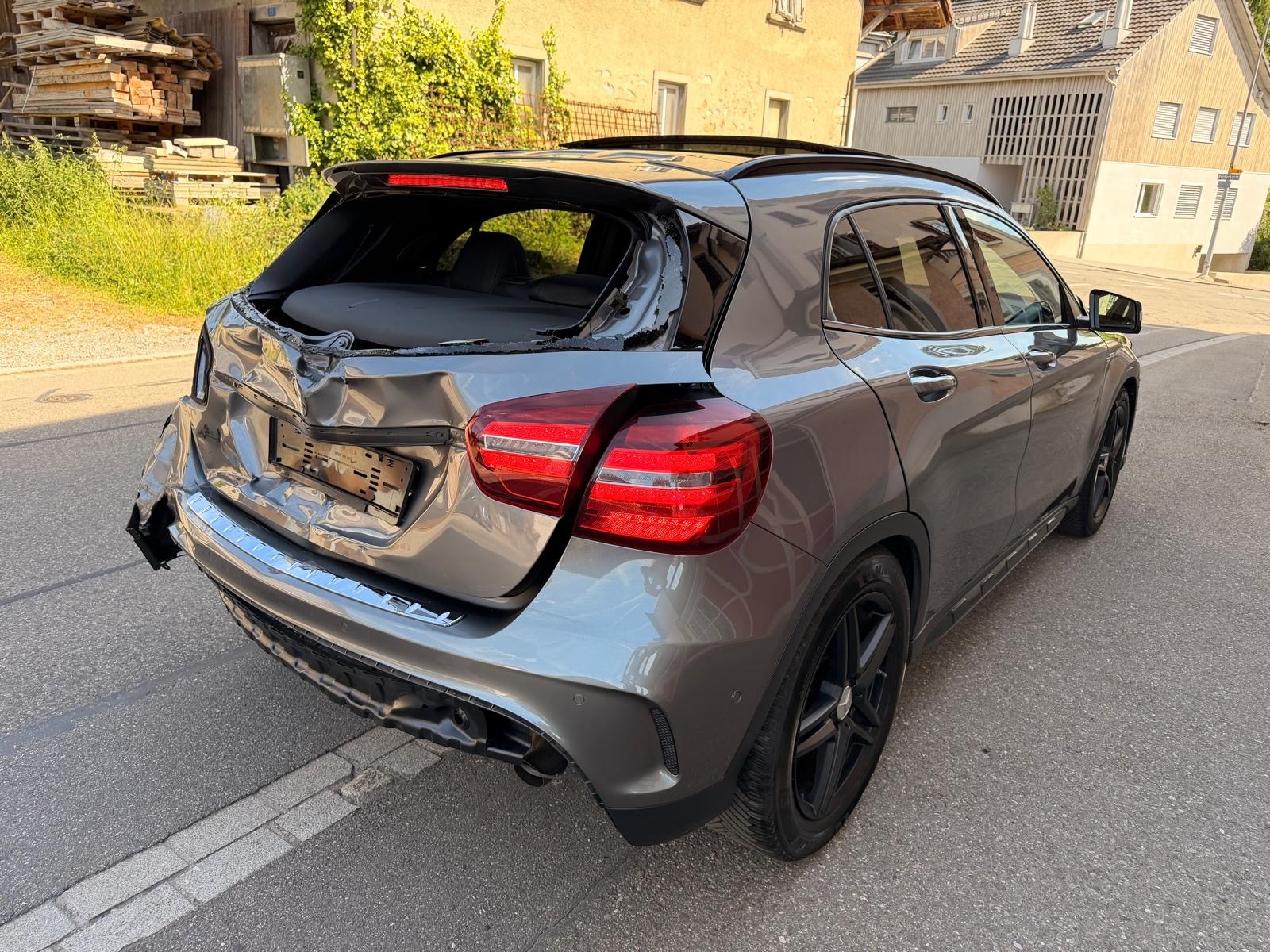 MERCEDES-BENZ GLA 45 AMG 4Matic 7G-DCT-image-1