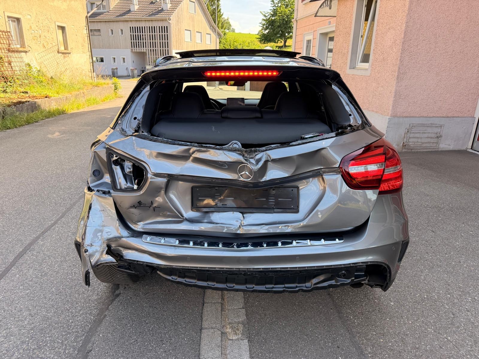 MERCEDES-BENZ GLA 45 AMG 4Matic 7G-DCT-image-2