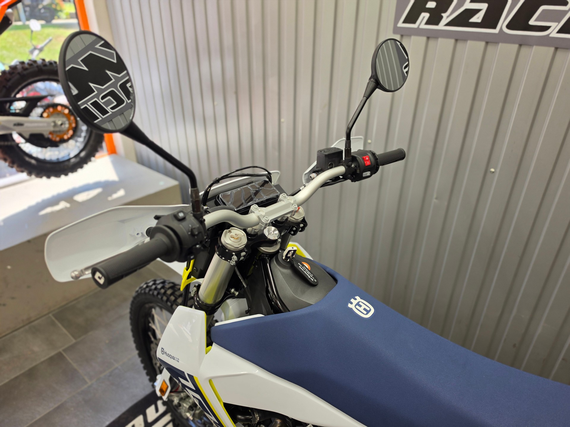 HUSQVARNA 701 Enduro (35kW)-image-9